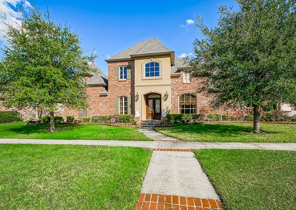 1st image of 18034 Forest Hills Dr