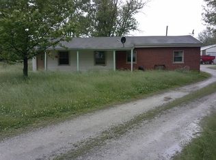 31556 S State Line Rd, Beecher, IL 60401