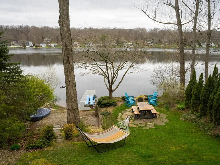 63 Lakeside Dr — Photo 2