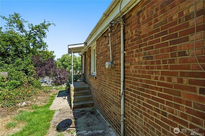 3rd image of 125 Hayes Place SW #1 & 2