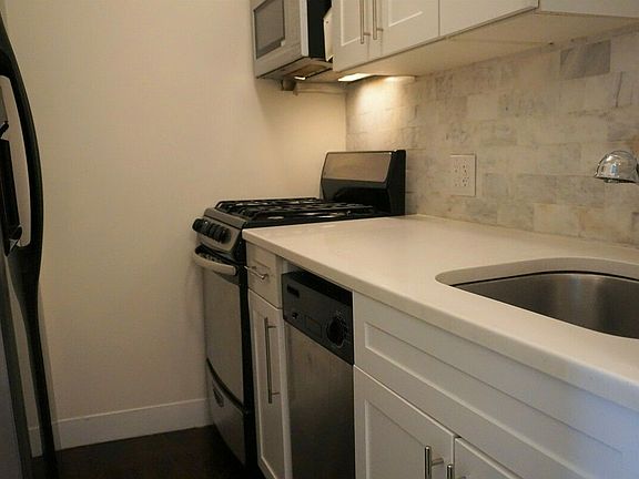 3rd image of 9 Central Park N #26A
