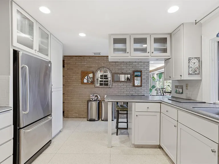 6808 Mesa Dr — Photo 5