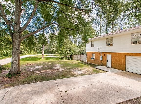 3rd image of 1120 Palm Ave