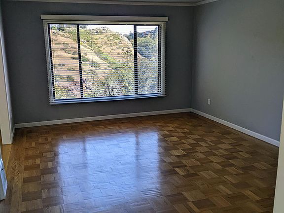 4th image of 186 Stillings Ave