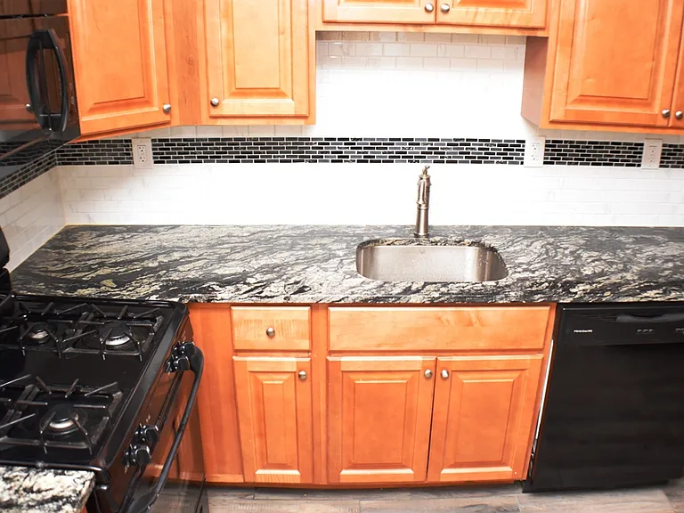 520 W Greenleaf St — Photo 3