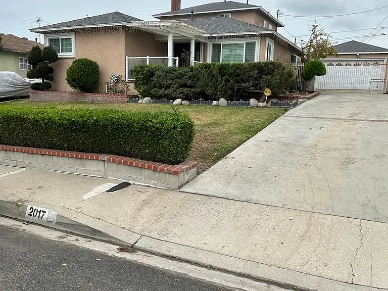2017 S Isabella Ave — Photo 1