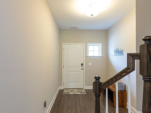 5th image of 256 Ellsworth Manor Dr
