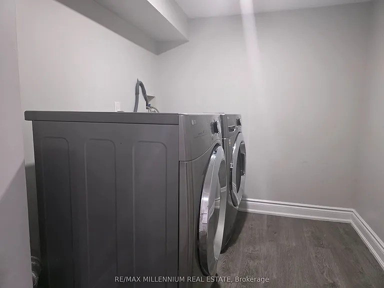 42 Cranbrook Cres #BASEMENT — Photo 14