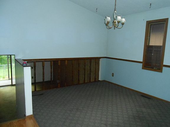 4th image of 596 Oakwood Dr #2