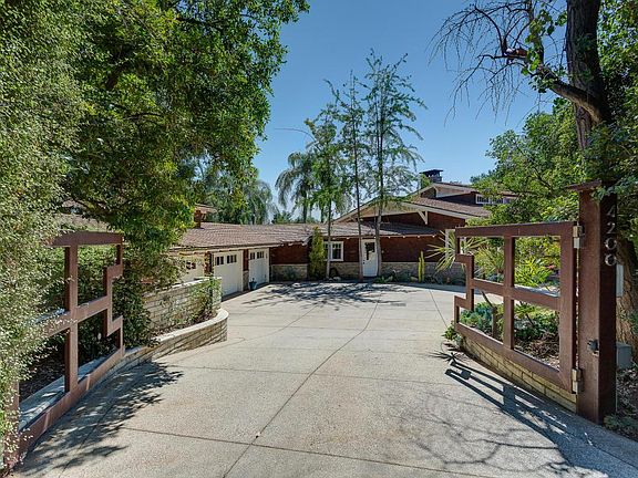 2nd image of 4200 Chevy Chase Dr