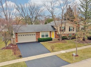 802 Old Mill Grove Rd, Lake Zurich, IL 60047