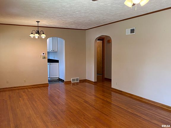 5th image of 7 N Crescent Dr