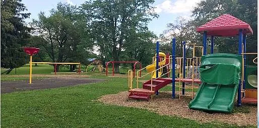 29 Pine Tree Village Rd — Photo 13