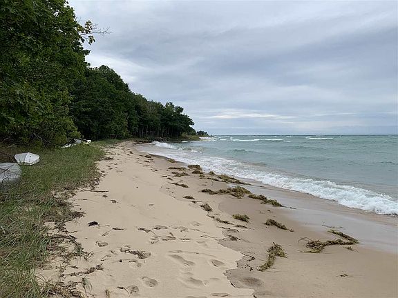 3rd image of 2581 N Lake Shore Dr