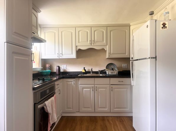 670 Main St APT 1