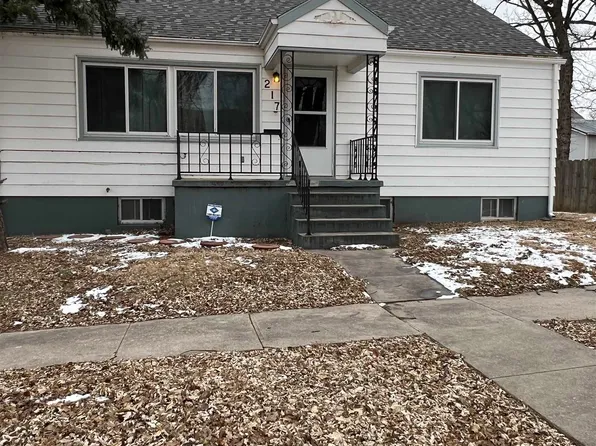 217 W 12th St, Larned, KS 67550