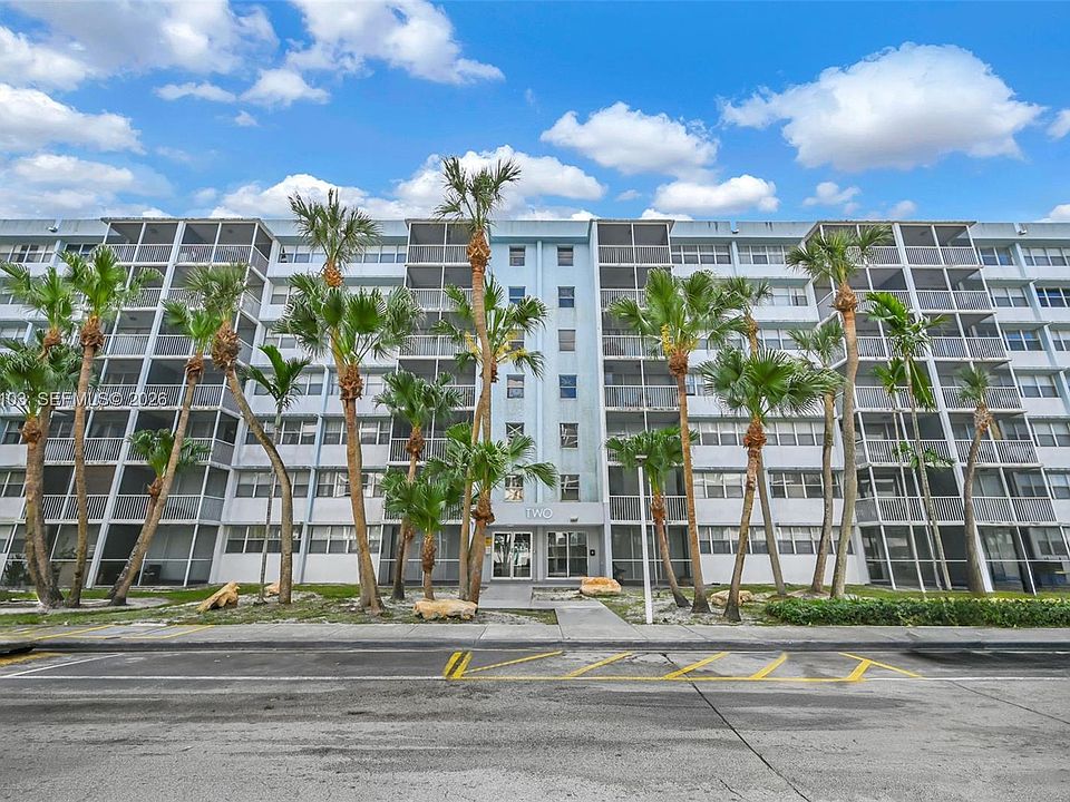 1st image of 700 NW 214th St APT 321
