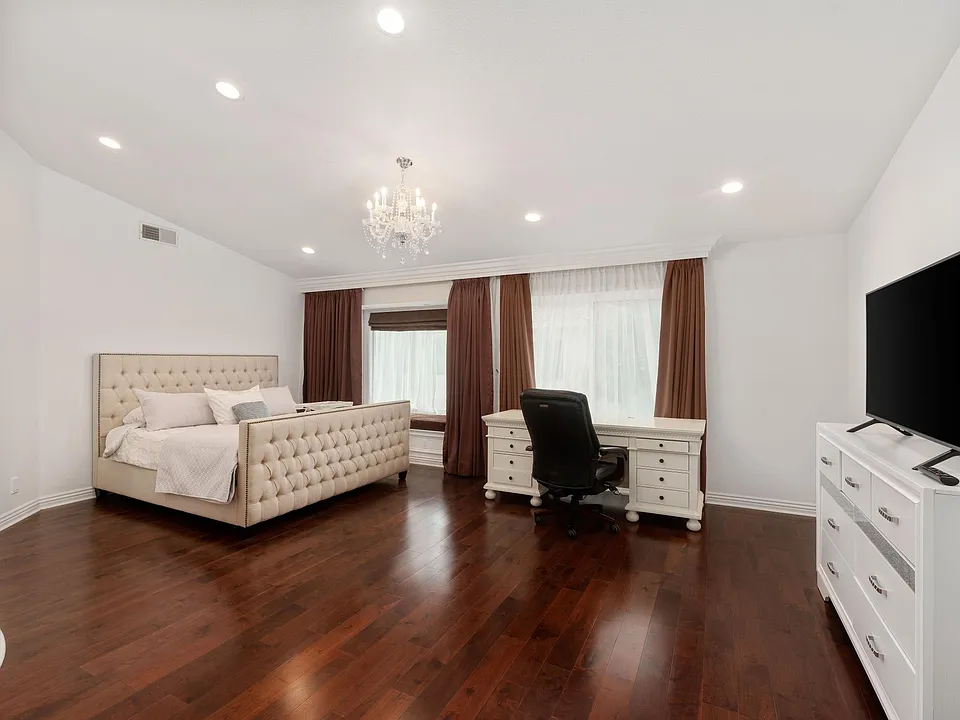 110 Meadowland Dr