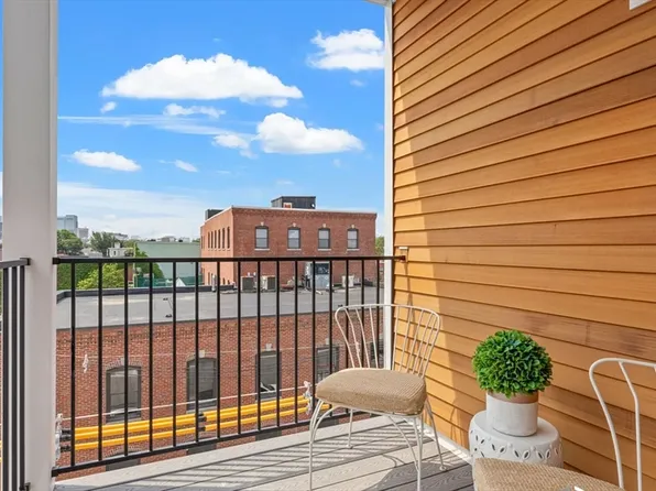 14 Ward St #104, Somerville, MA 02143