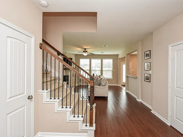 7002 Edwanna Ln — Photo 2