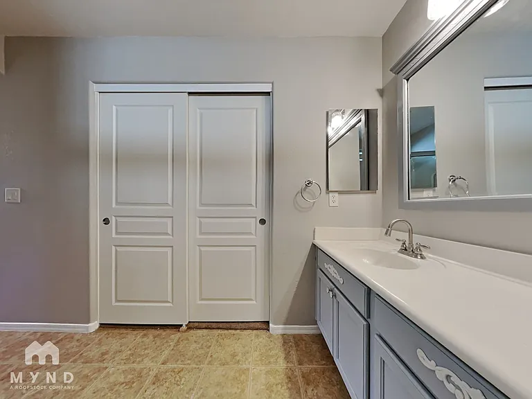 1423 E Poncho Ln — Photo 8