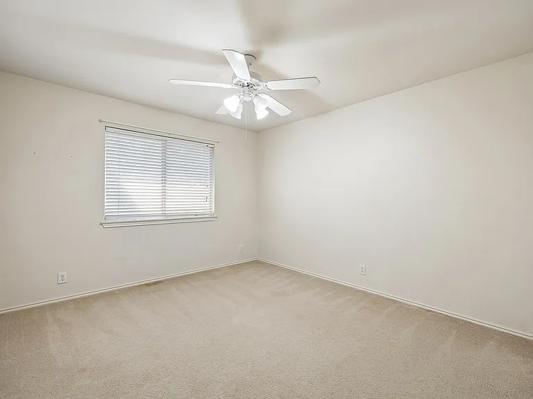 121 Ozuna Dr — Photo 7