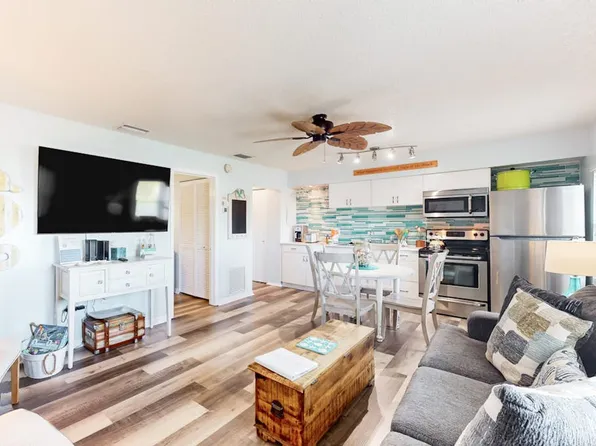308 2nd St N, Bradenton Beach, FL