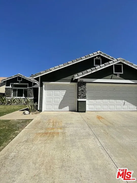 2611 Gemstone Ave