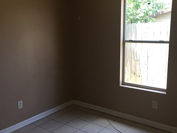5th image of 1505 Garden Dr