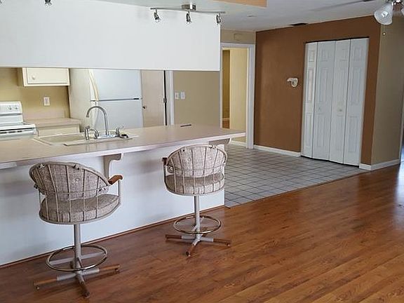 5th image of 2415 Fairbanks Dr