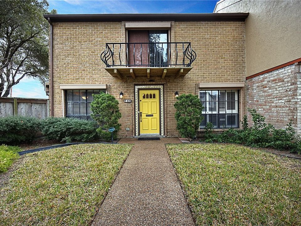 1st image of 136 Lake Shore Dr #136