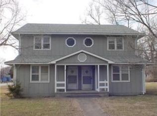 200 N 10th St, Rich Hill, MO 64779