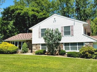 19 Chapel Hill Rd, Huntingdon Valley, PA 19006