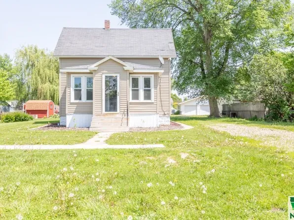 613 7th St, Onawa, IA 51040