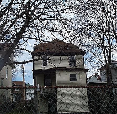 3rd image of 1109 Victoria Ave