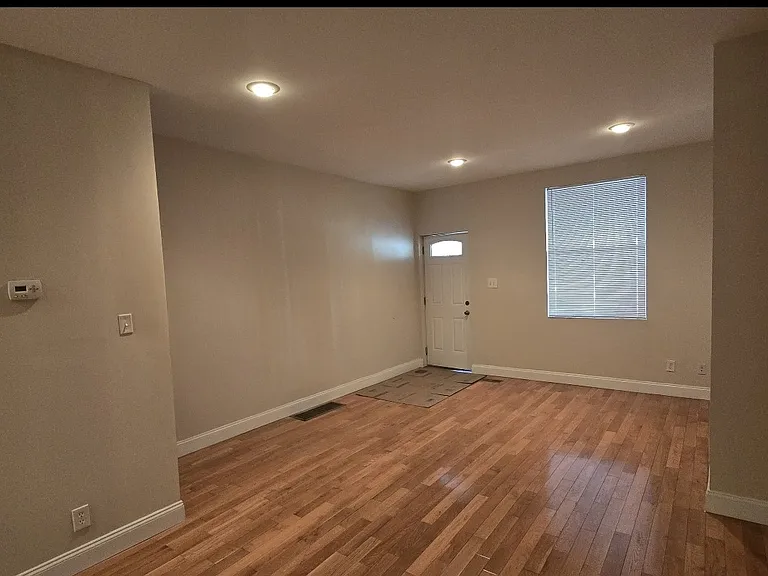 5228 Pulaski Ave — Photo 4