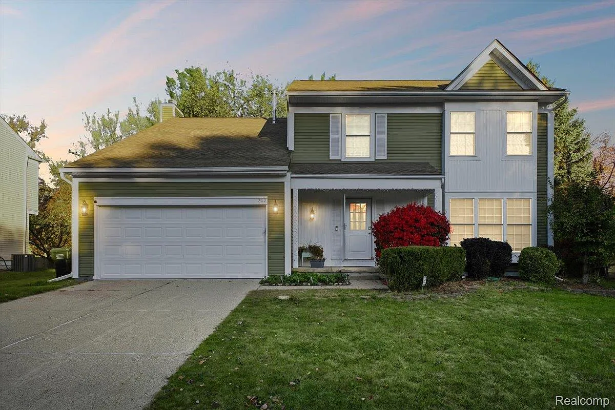 712 Whitney Dr photo 1