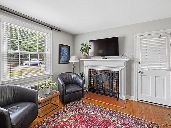 4th image of 6605 W Franklin St