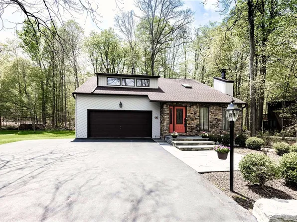 8059 Summerview Dr, Fayetteville, NY 13066