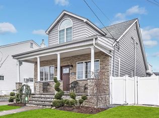 2594 Riverside Dr, Wantagh, NY 11793