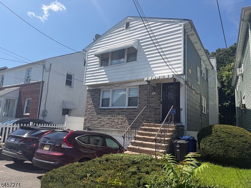 1st image of 81 Chestnut Ave