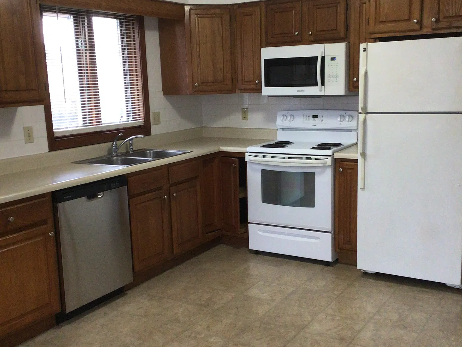 2 bed, $1,900 — Photo 2