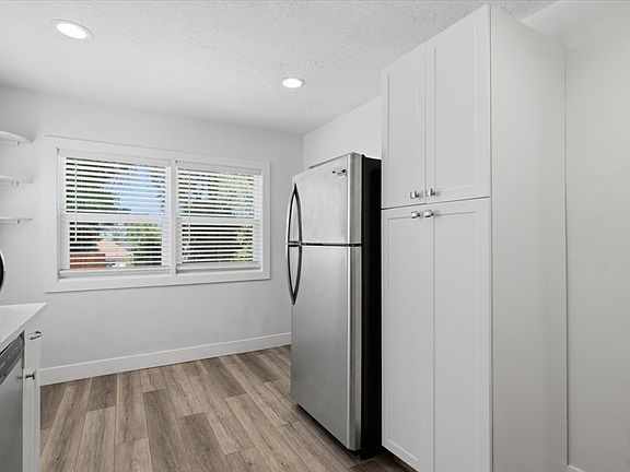 5th image of 3555 S Porter Ave