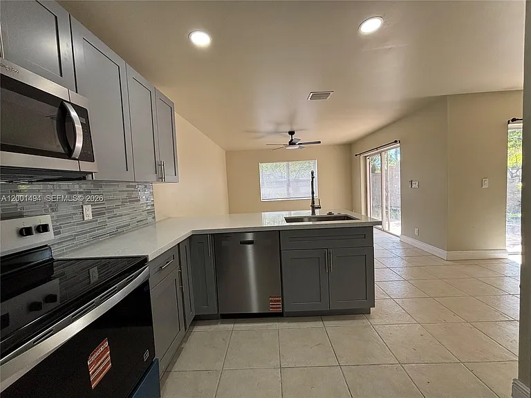 5450 NW 94th Ter — Photo 16