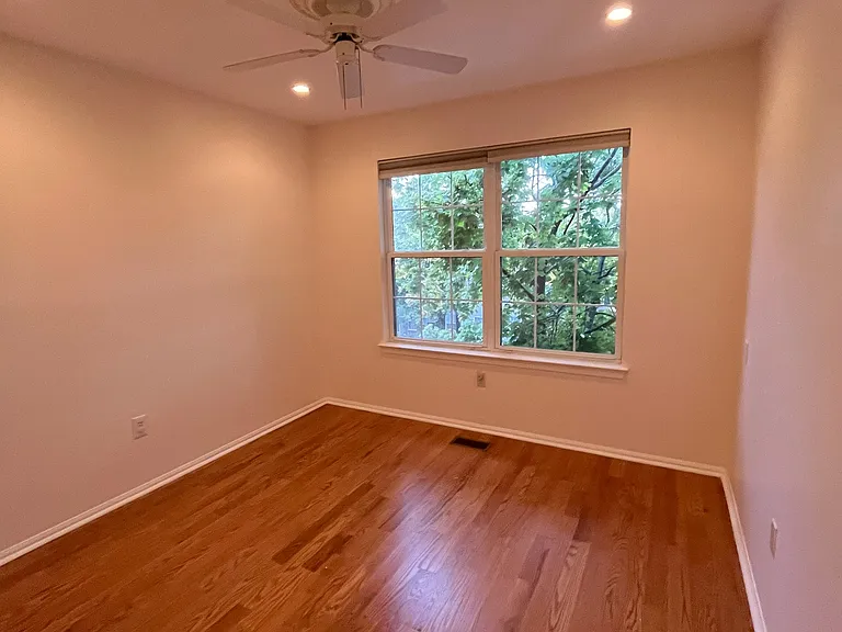 2417 Stanhope Ct — Photo 15