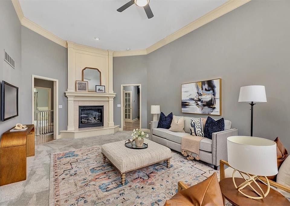 1st image of 1616 SW Summit Hill Ct