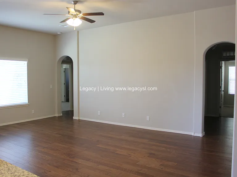 14734 S Urbana Ave — Photo 17