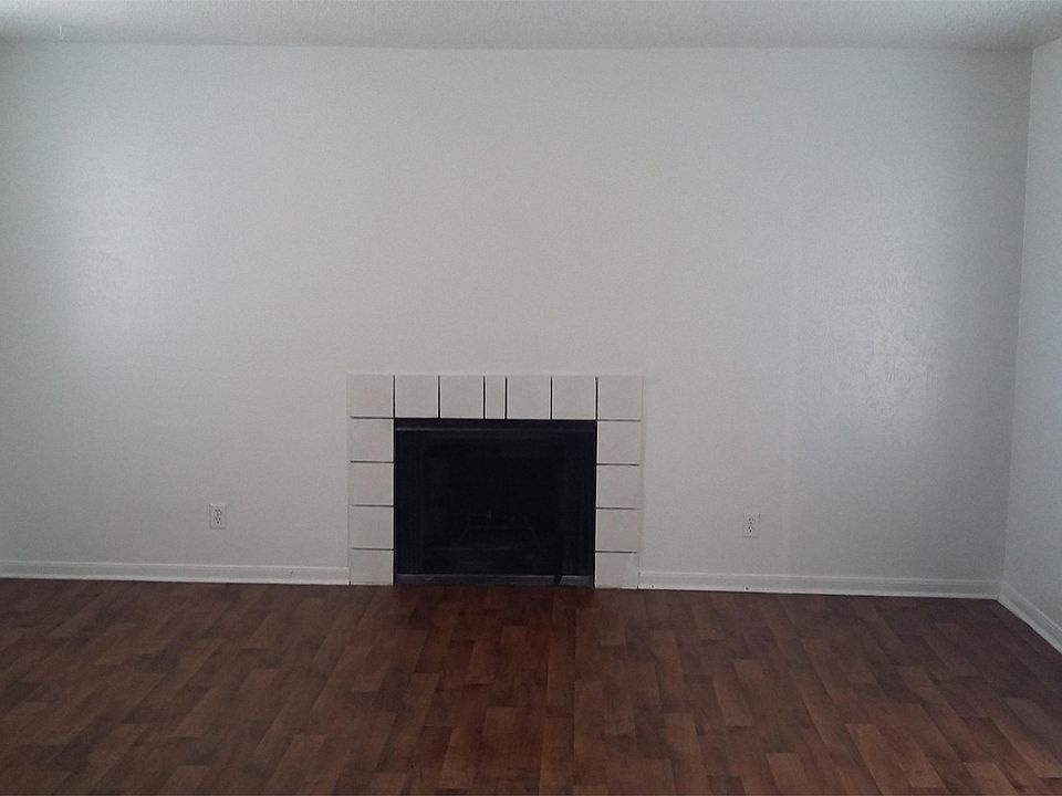 1st image of 324 Lake Meadows Dr