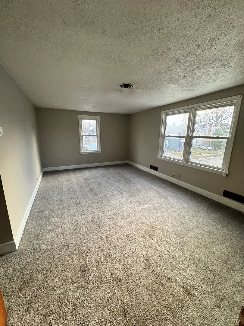 585 Prospect St - 585 1/2 — Photo 2