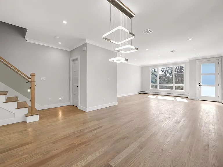 39 Washington Ave — Photo 38